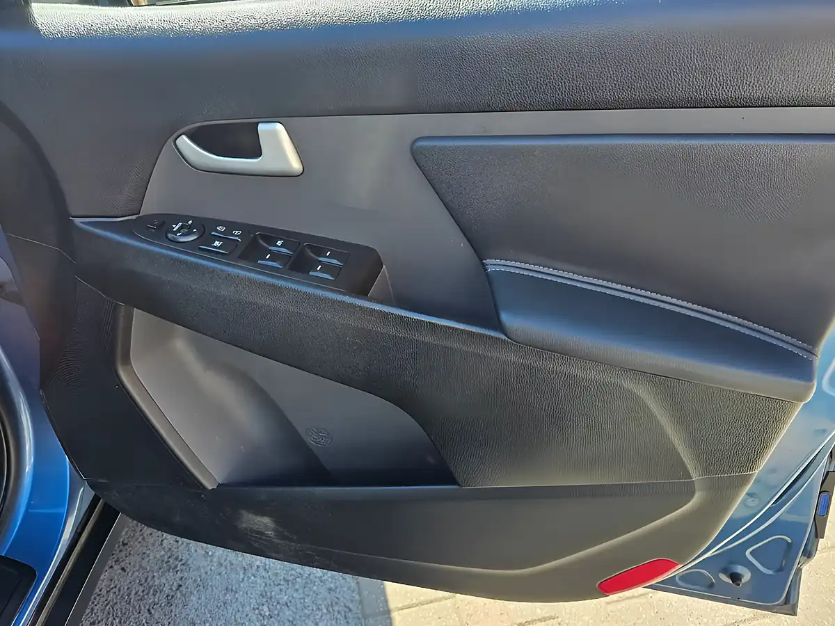 Used 2014 Kia Sportage KX-2 Blue - Interior and Exterior details 16