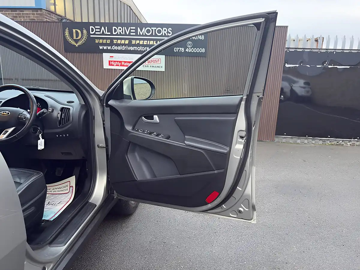 Used 2014 Kia Sportage KX-3 Silver - Interior and Exterior details 10