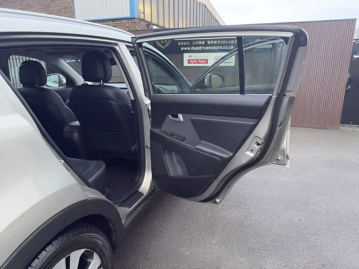 Used 2014 Kia Sportage KX-3 Silver - Interior and Exterior details 9