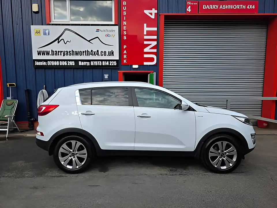 Used 2014 Kia Sportage KX-3 White - Interior and Exterior details 4