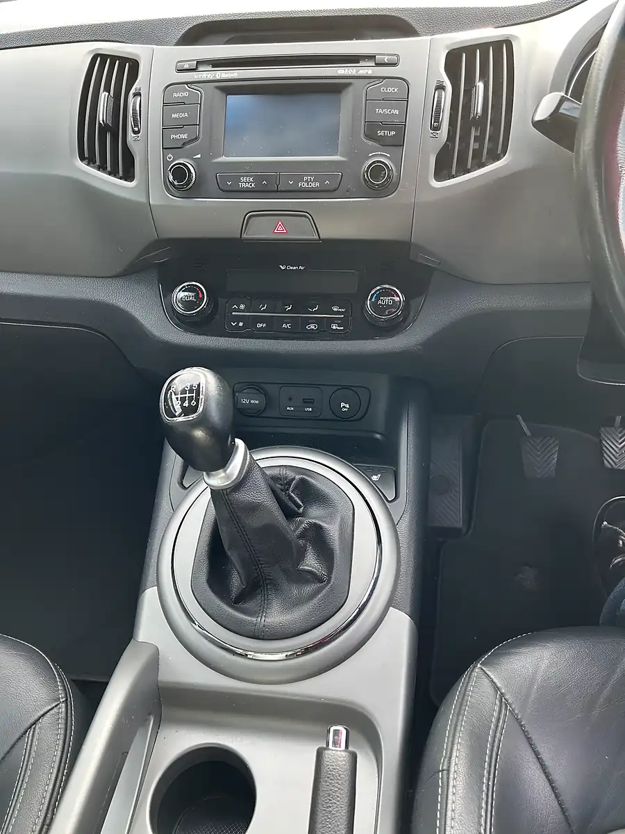 Used 2014 Kia Sportage KX-3 White - Interior and Exterior details 16