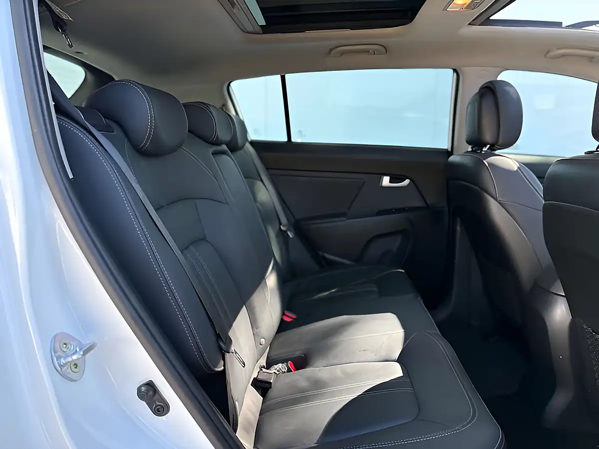 Used 2014 Kia Sportage KX-4 Arctic White - Interior and Exterior details 12