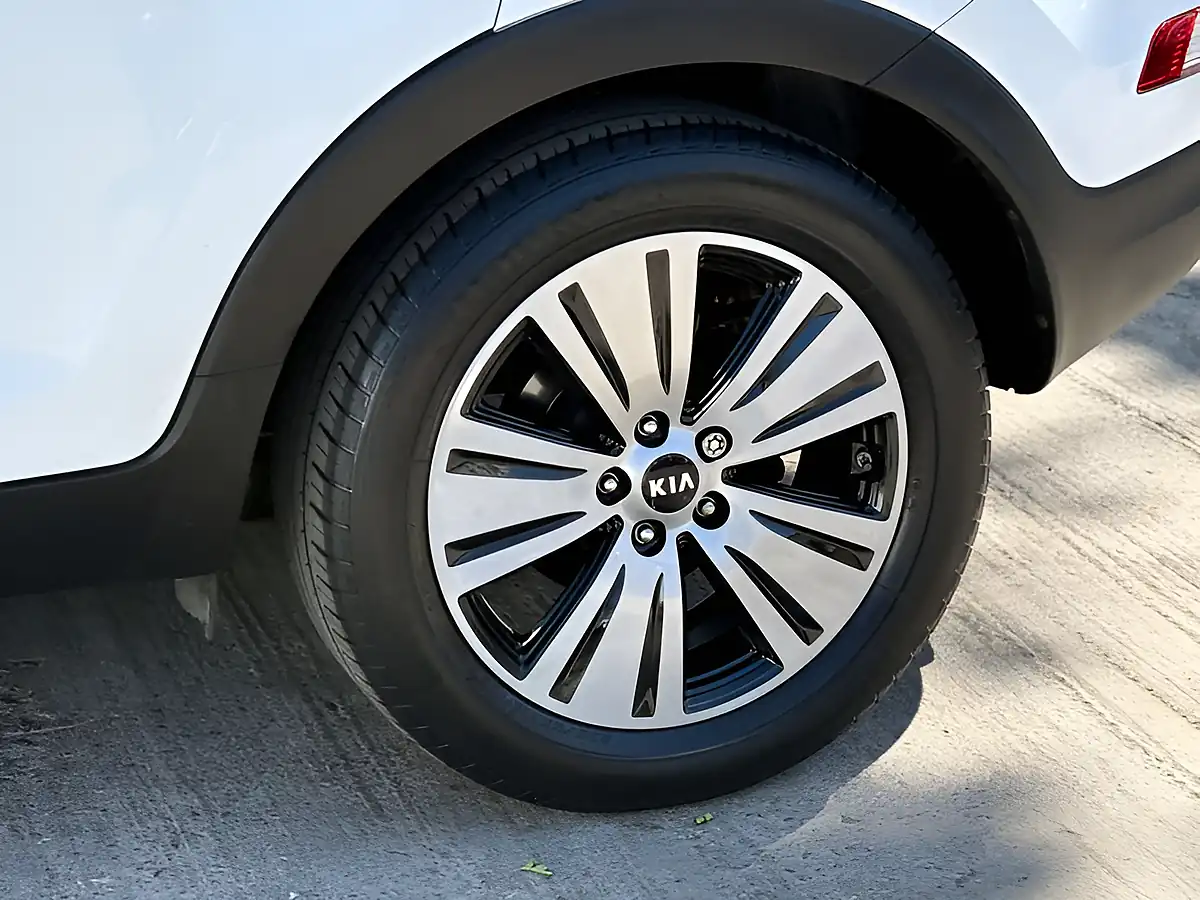 Used 2014 Kia Sportage KX-4 Arctic White - Interior and Exterior details 17