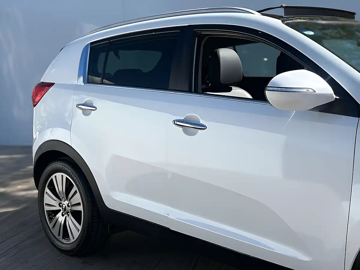 Used 2014 Kia Sportage KX-4 Arctic White - Interior and Exterior details 3