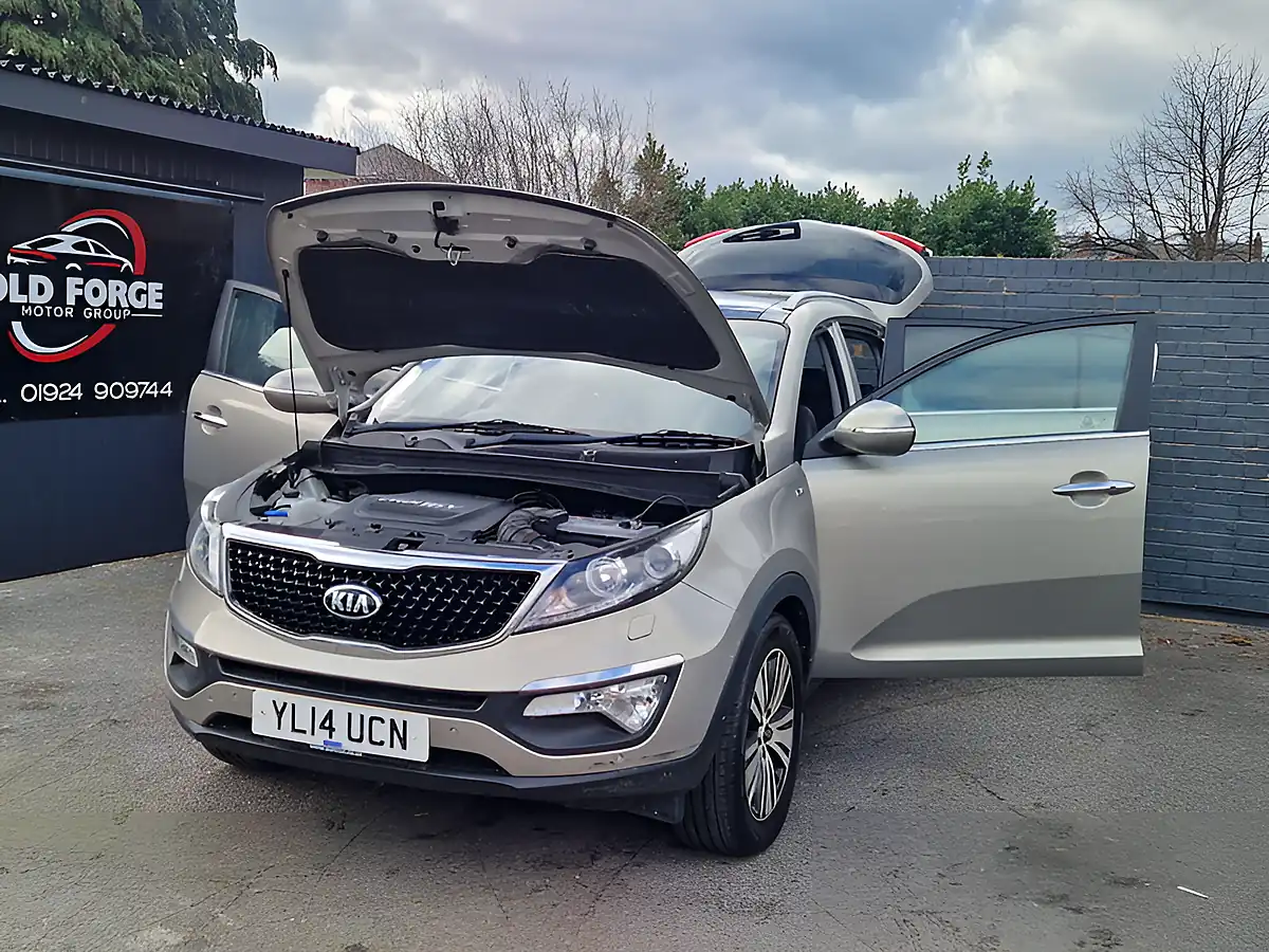 Used 2014 Kia Sportage KX-4 Silver - Interior and Exterior details 10
