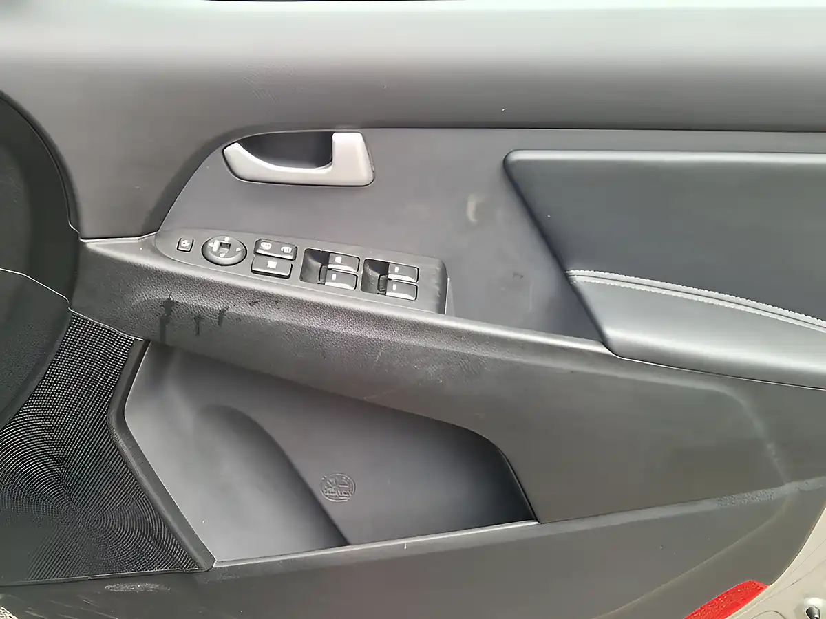 Used 2014 Kia Sportage KX-4 Silver - Interior and Exterior details 15