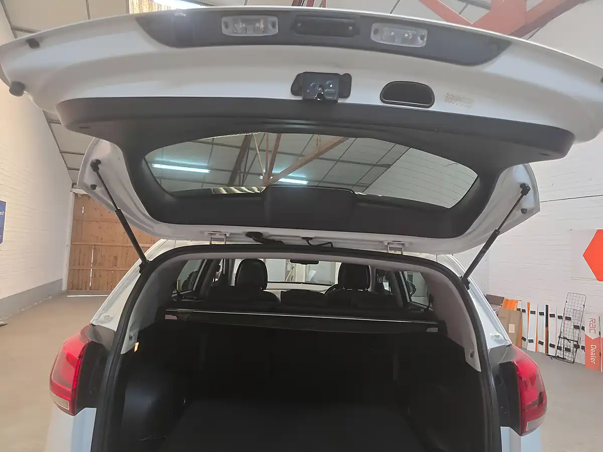 Used 2014 Kia Sportage KX-4 White - Interior and Exterior details 12