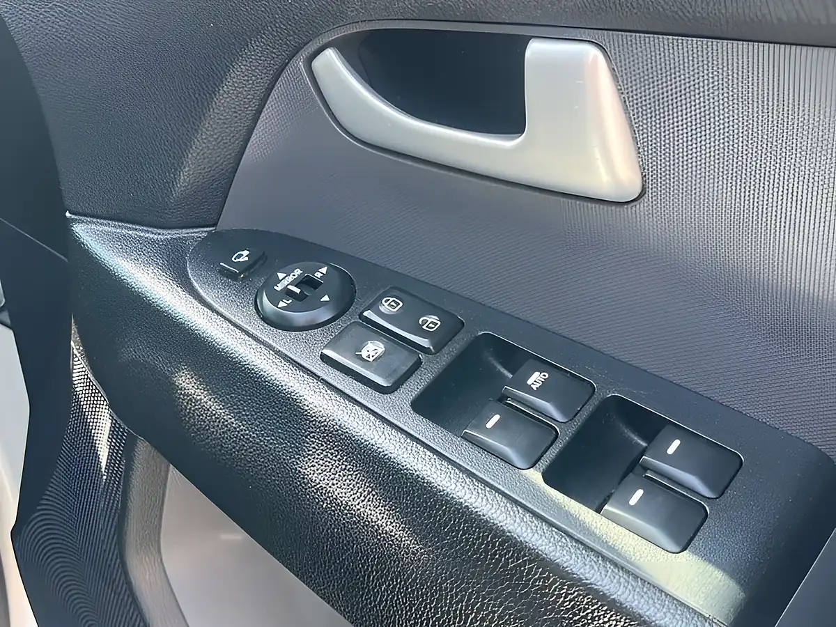 Used 2014 Kia Sportage Sportage 3 Isg Silver - Interior and Exterior details 13