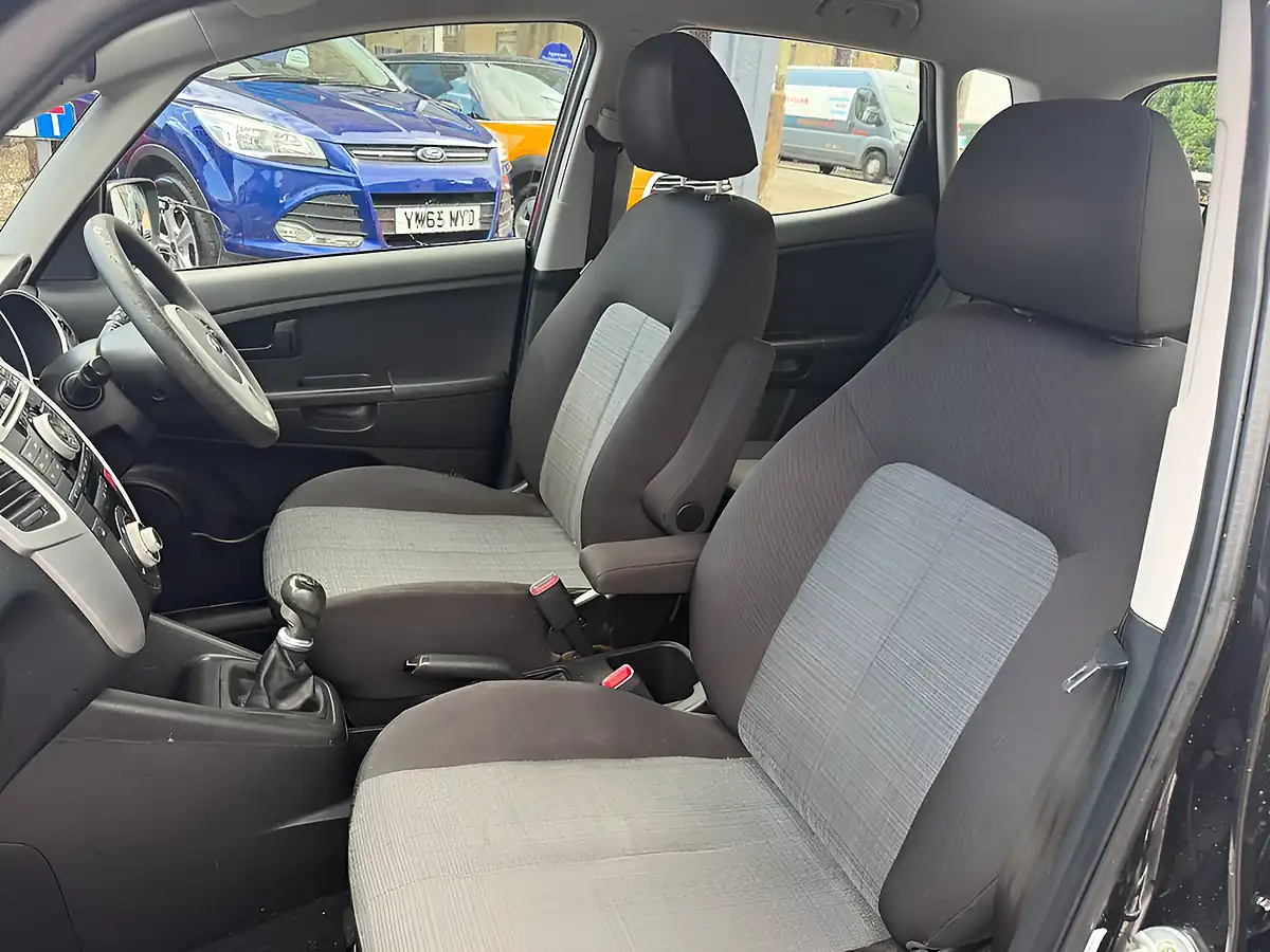 Used 2014 Kia Venga 1 Black - Interior and Exterior details 10