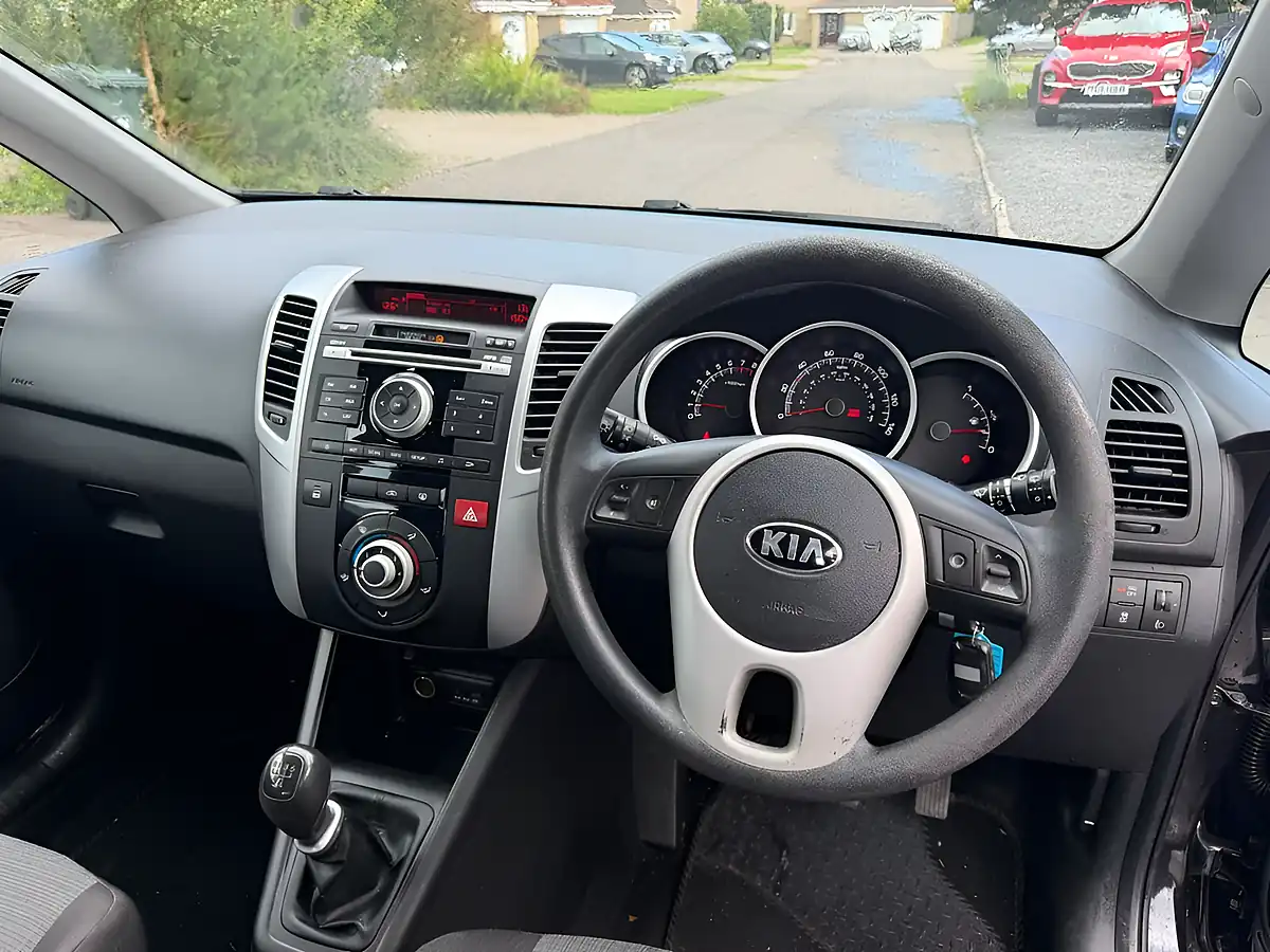 Used 2014 Kia Venga 1 Black - Interior and Exterior details 8
