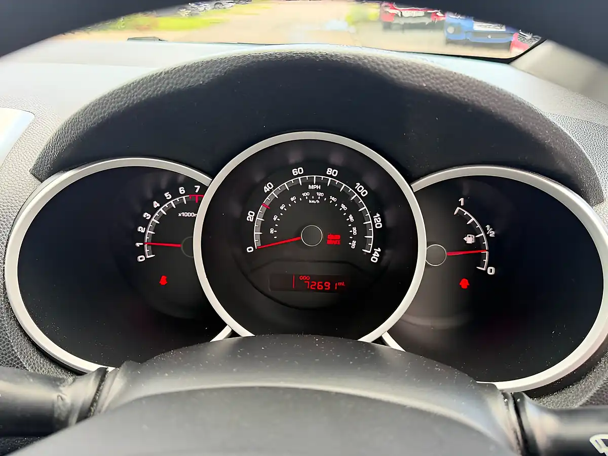 Used 2014 Kia Venga 1 Black - Interior and Exterior details 9