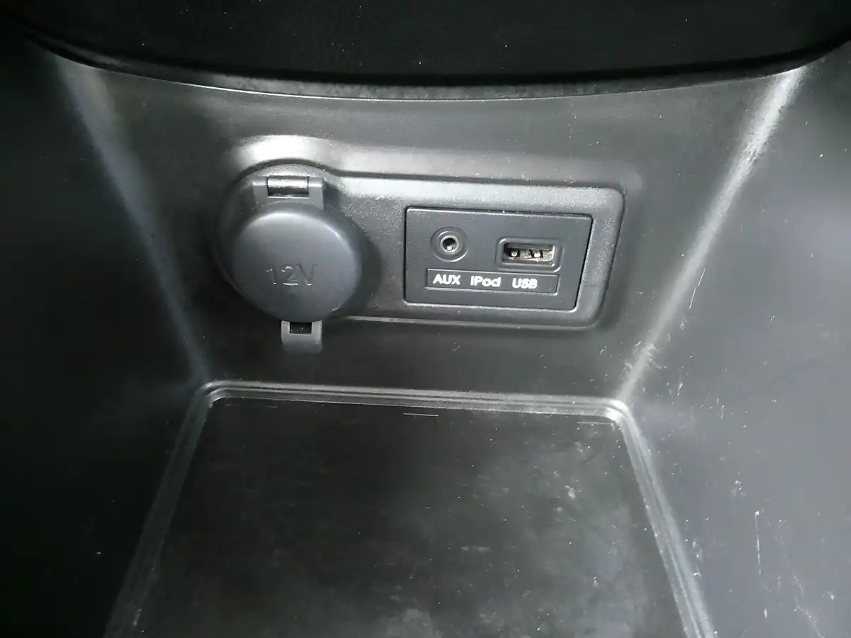 Used 2014 Kia Venga 1 Red - Interior and Exterior details 10