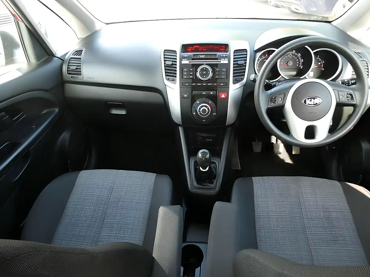 Used 2014 Kia Venga 1 Red - Interior and Exterior details 14