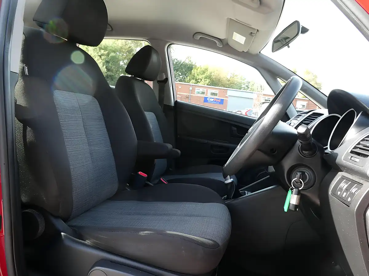 Used 2014 Kia Venga 1 Red - Interior and Exterior details 6