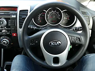 Used 2014 Kia Venga 1 Red - Interior and Exterior details 7
