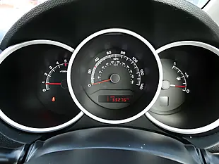 Used 2014 Kia Venga 1 Red - Interior and Exterior details 9