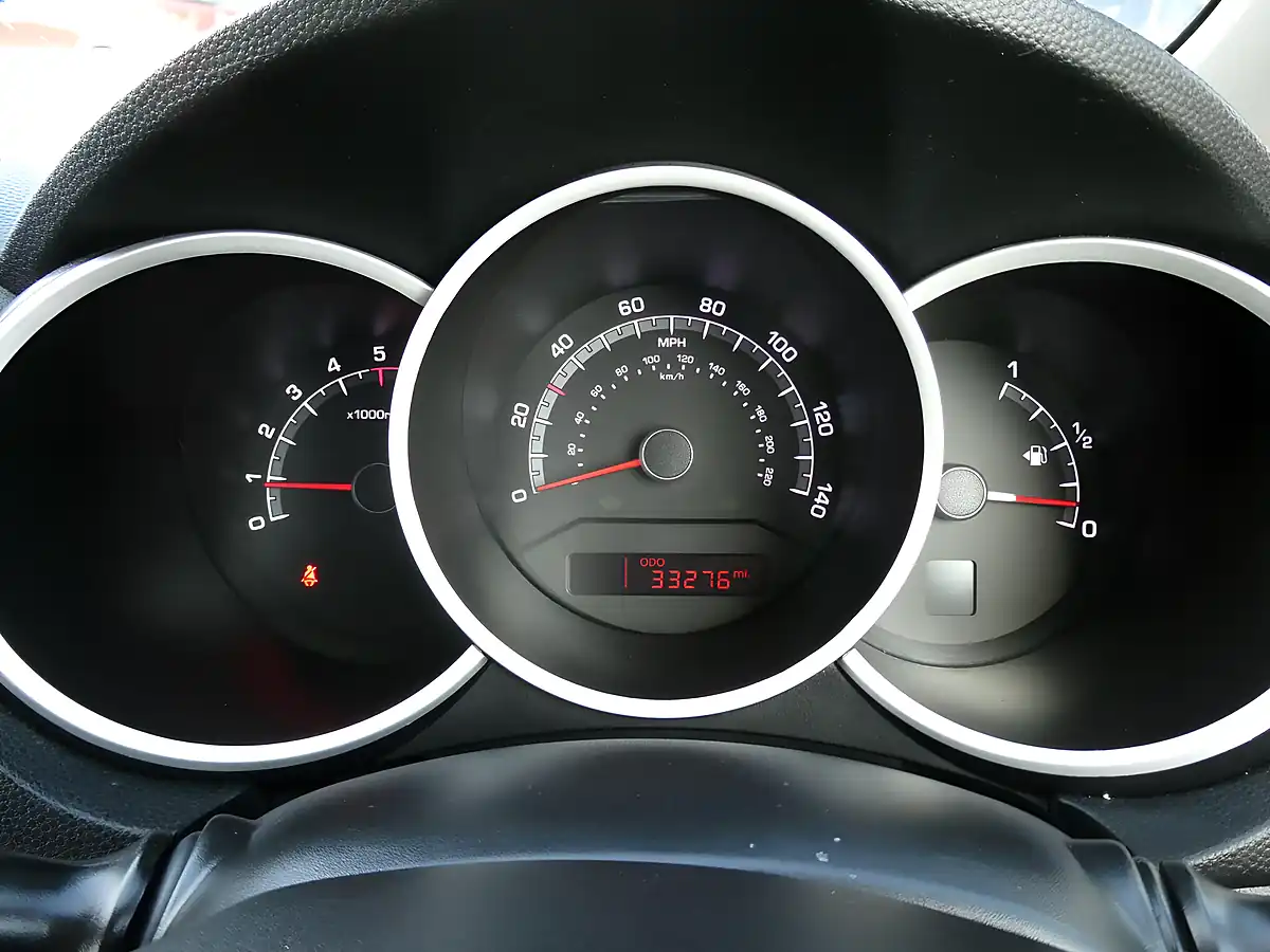 Used 2014 Kia Venga 1 Red - Interior and Exterior details 9