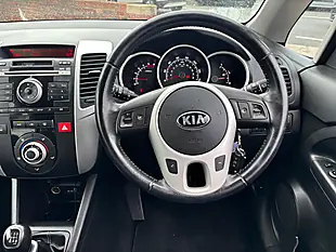 Used 2014 Kia Venga 2 Blue - Interior and Exterior details 10