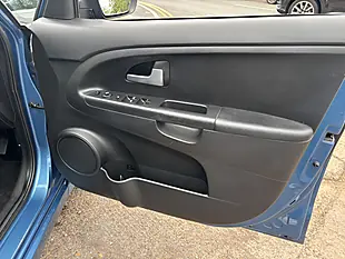 Used 2014 Kia Venga 2 Blue - Interior and Exterior details 11