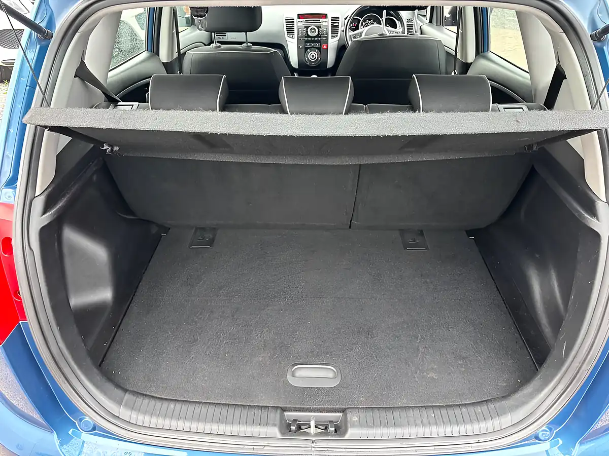 Used 2014 Kia Venga 2 Blue - Interior and Exterior details 14