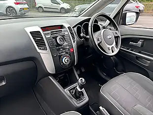 Used 2014 Kia Venga 2 Blue - Interior and Exterior details 16