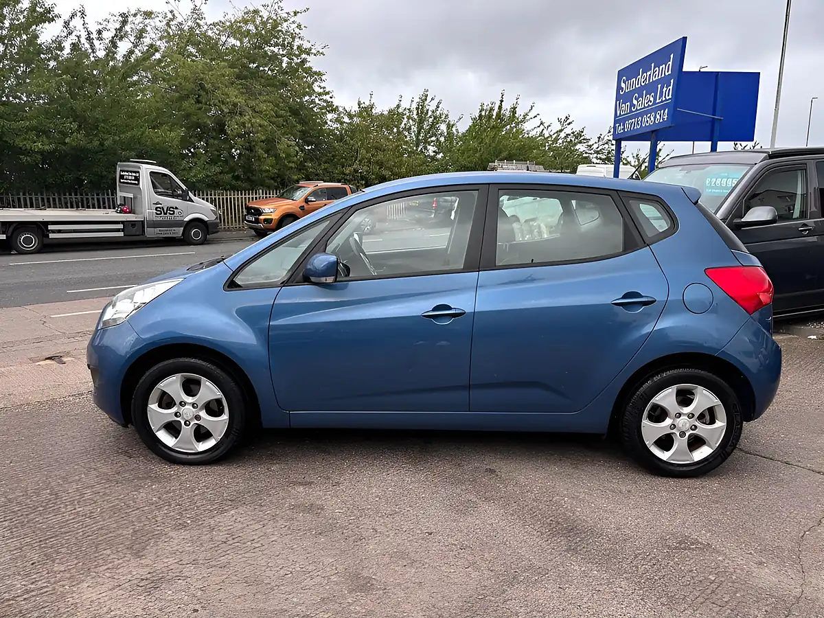 Used 2014 Kia Venga 2 Blue - Interior and Exterior details 4