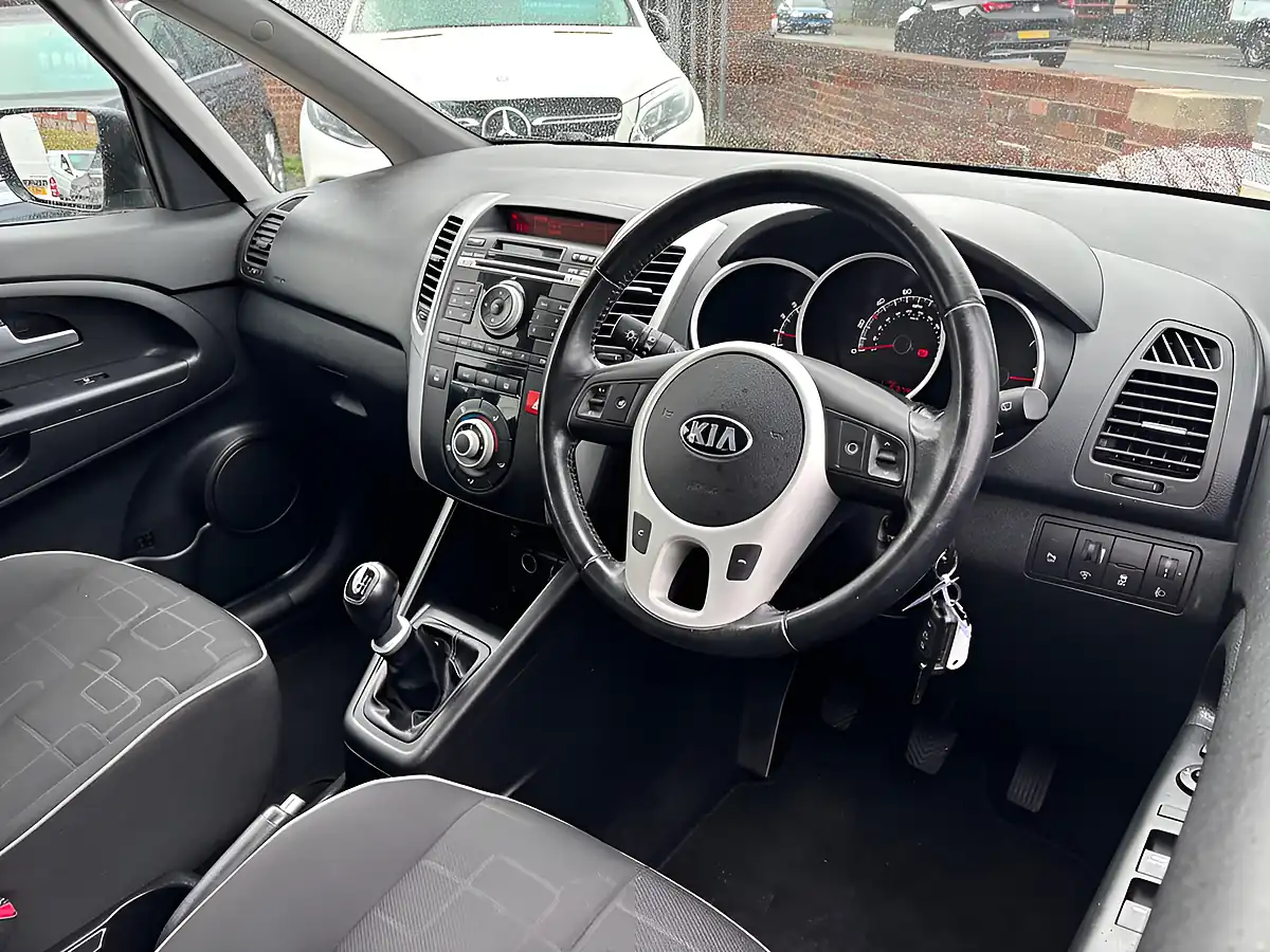 Used 2014 Kia Venga 2 Blue - Interior and Exterior details 6