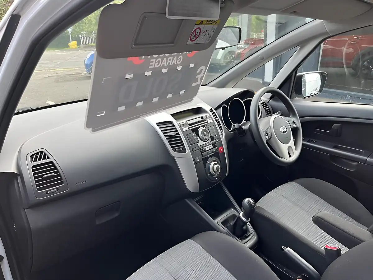 Used 2014 Kia Venga Ecodynamics 1 White - Interior and Exterior details 11