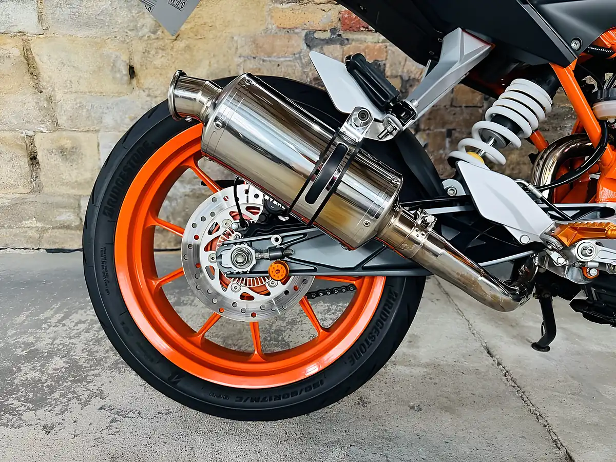 Used 2014 Ktm 390 Duke Abs White - Interior and Exterior details 10