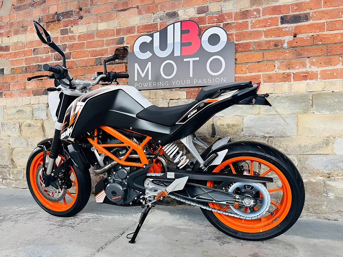 Used 2014 Ktm 390 Duke Abs White - Interior and Exterior details 13