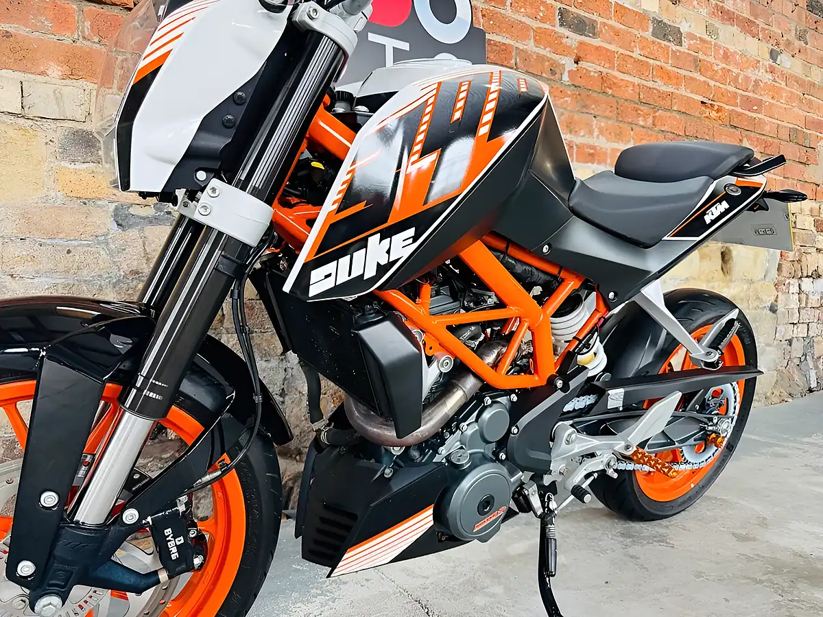 Used 2014 Ktm 390 Duke Abs White - Interior and Exterior details 15