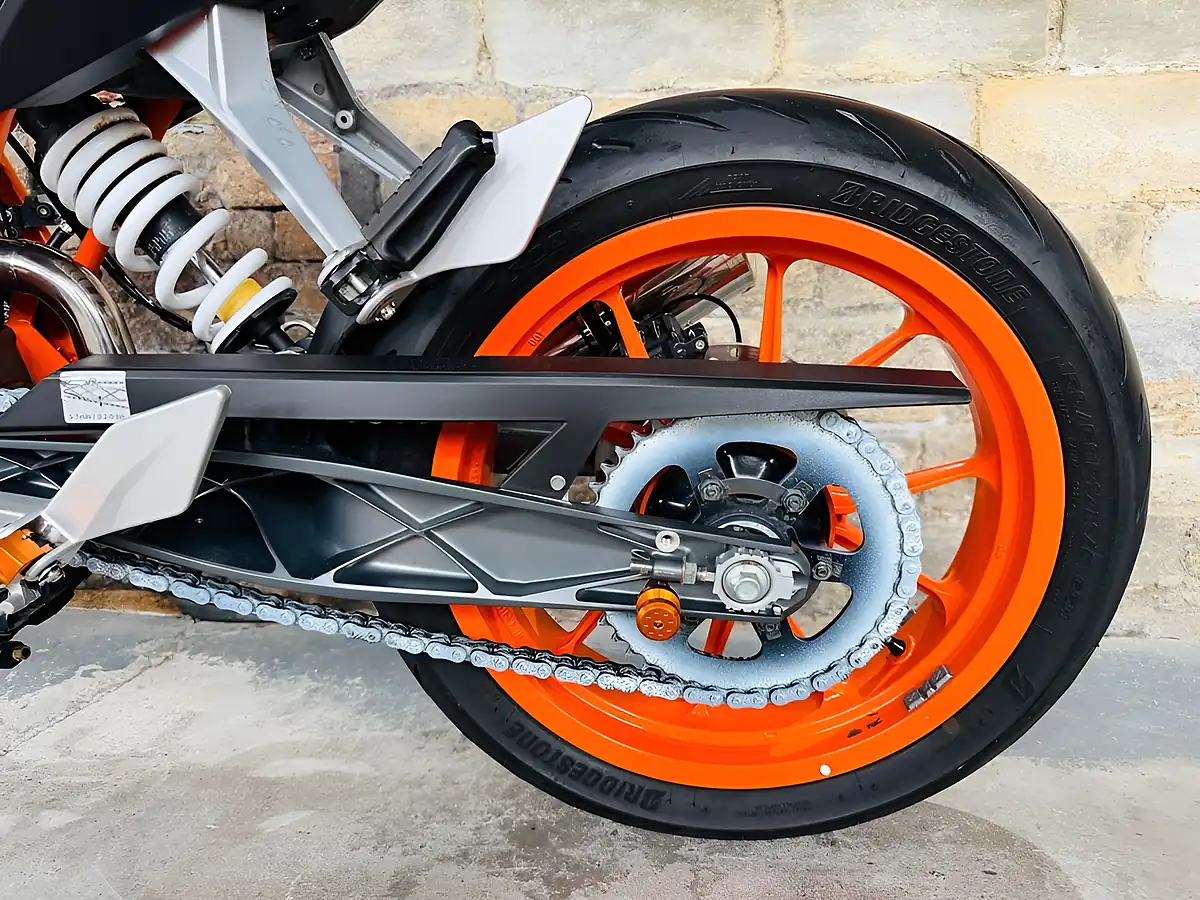Used 2014 Ktm 390 Duke Abs White - Interior and Exterior details 17