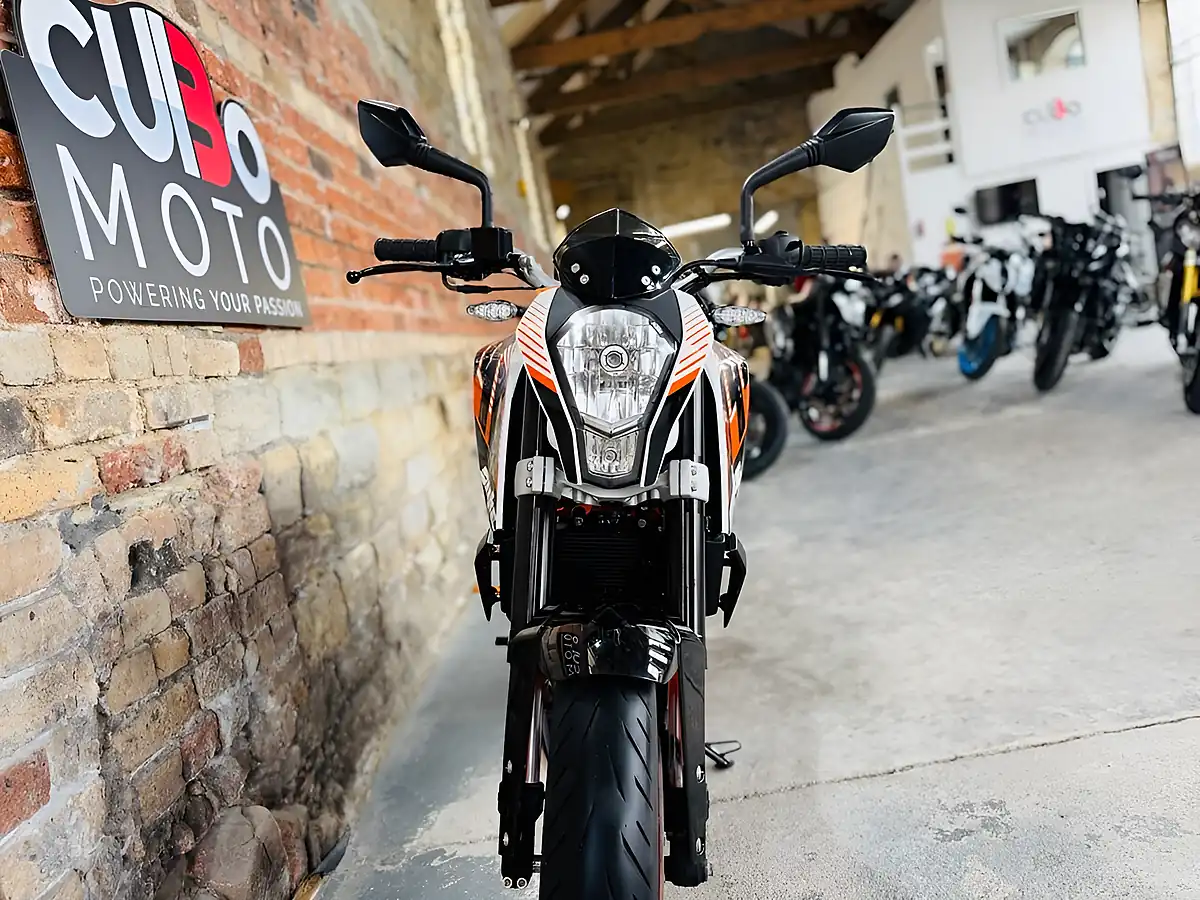 Used 2014 Ktm 390 Duke Abs White - Interior and Exterior details 19