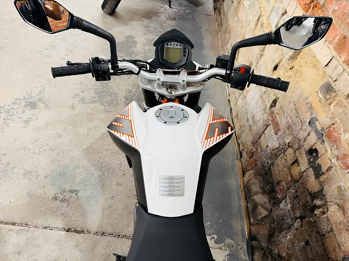 Used 2014 Ktm 390 Duke Abs White - Interior and Exterior details 20