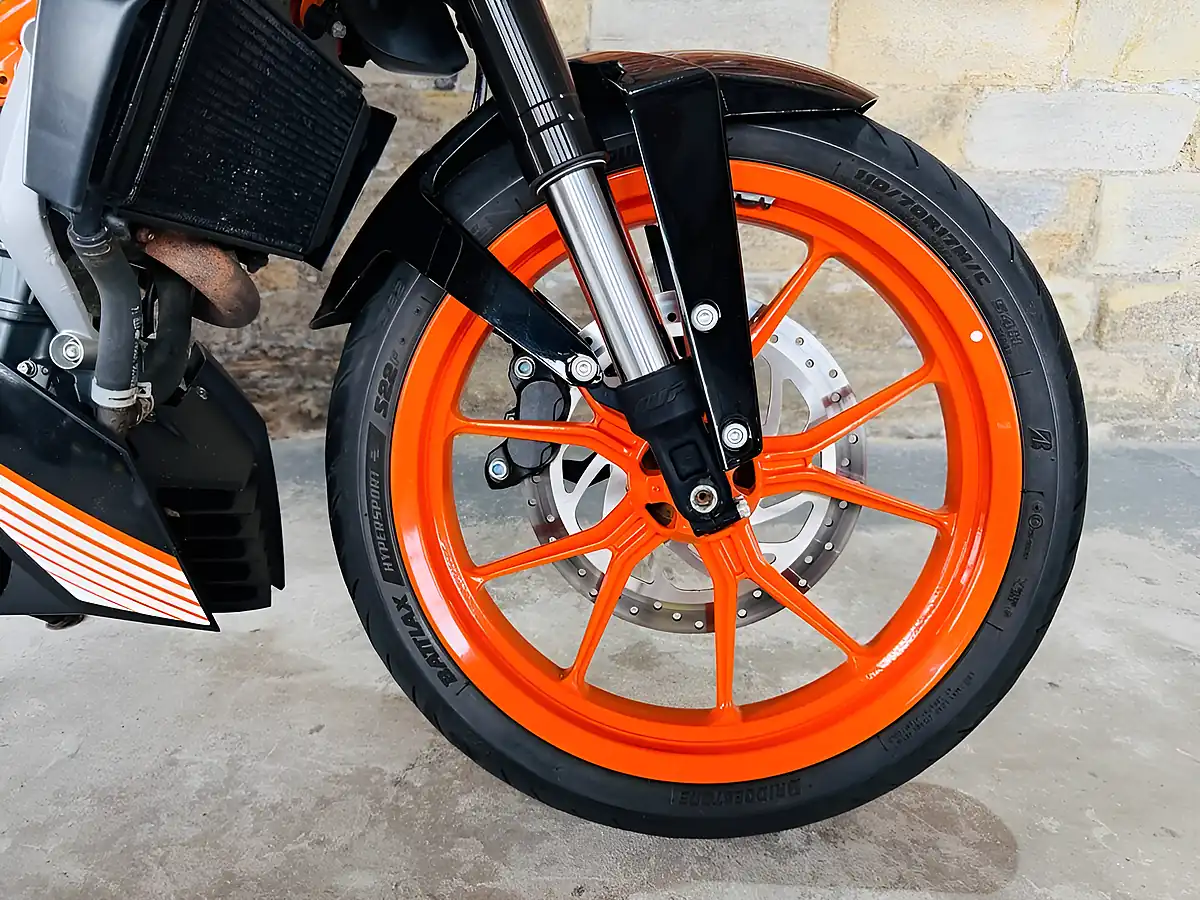 Used 2014 Ktm 390 Duke Abs White - Interior and Exterior details 5