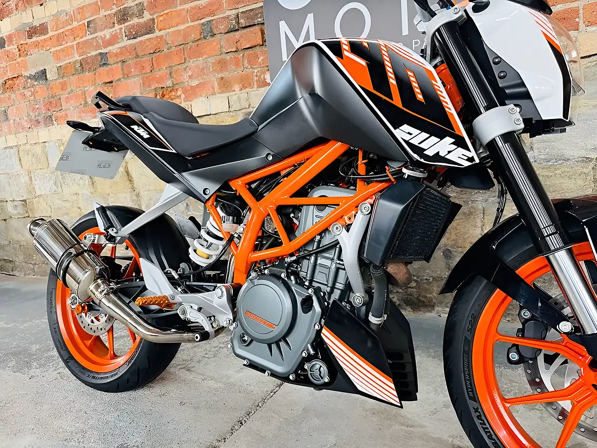 Used 2014 Ktm 390 Duke Abs White - Interior and Exterior details 6