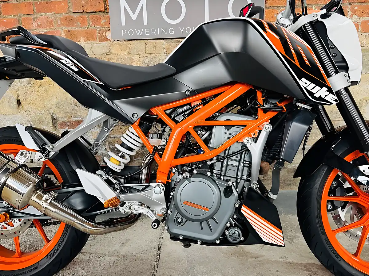 Used 2014 Ktm 390 Duke Abs White - Interior and Exterior details 7
