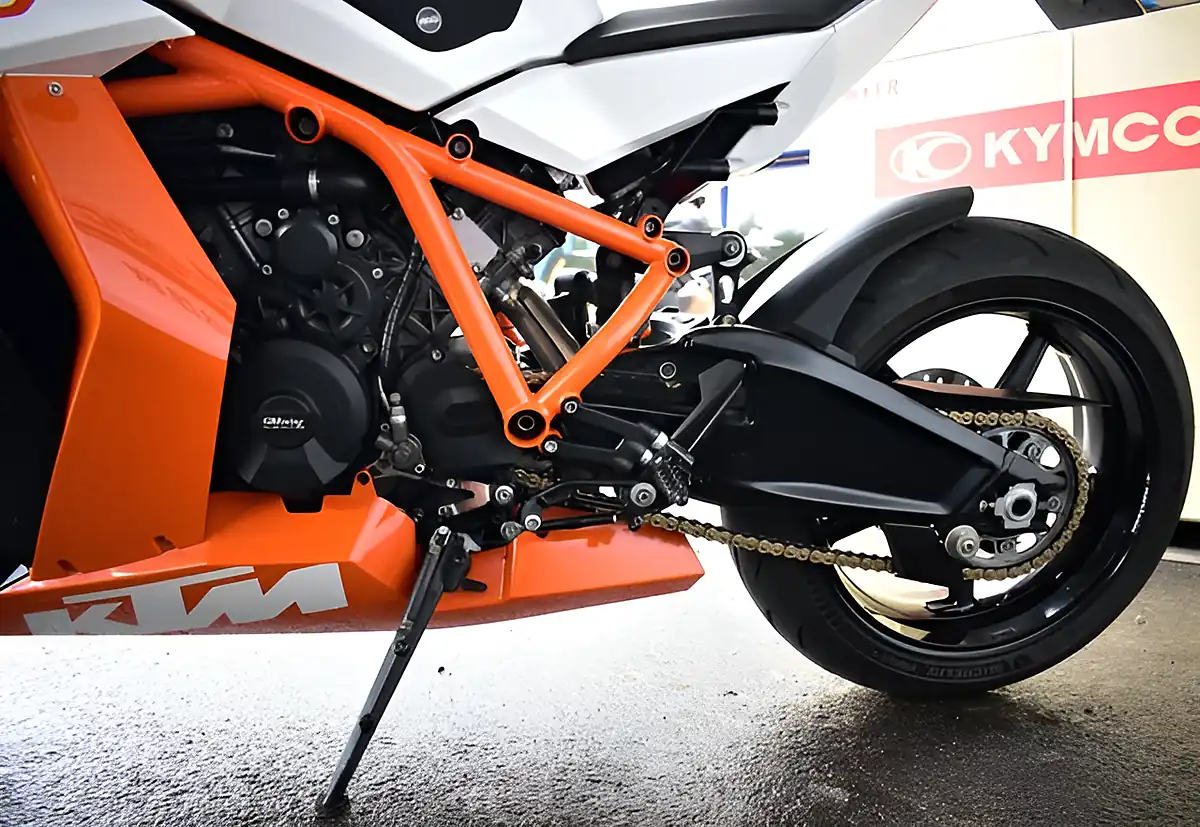 Used 2014 Ktm Rc 8 Final Edition Super Sports White - Interior and Exterior details 13