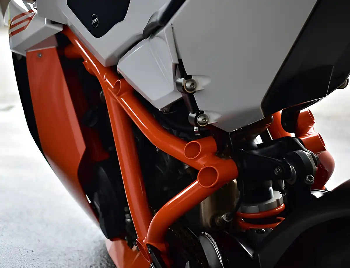 Used 2014 Ktm Rc 8 Final Edition Super Sports White - Interior and Exterior details 14