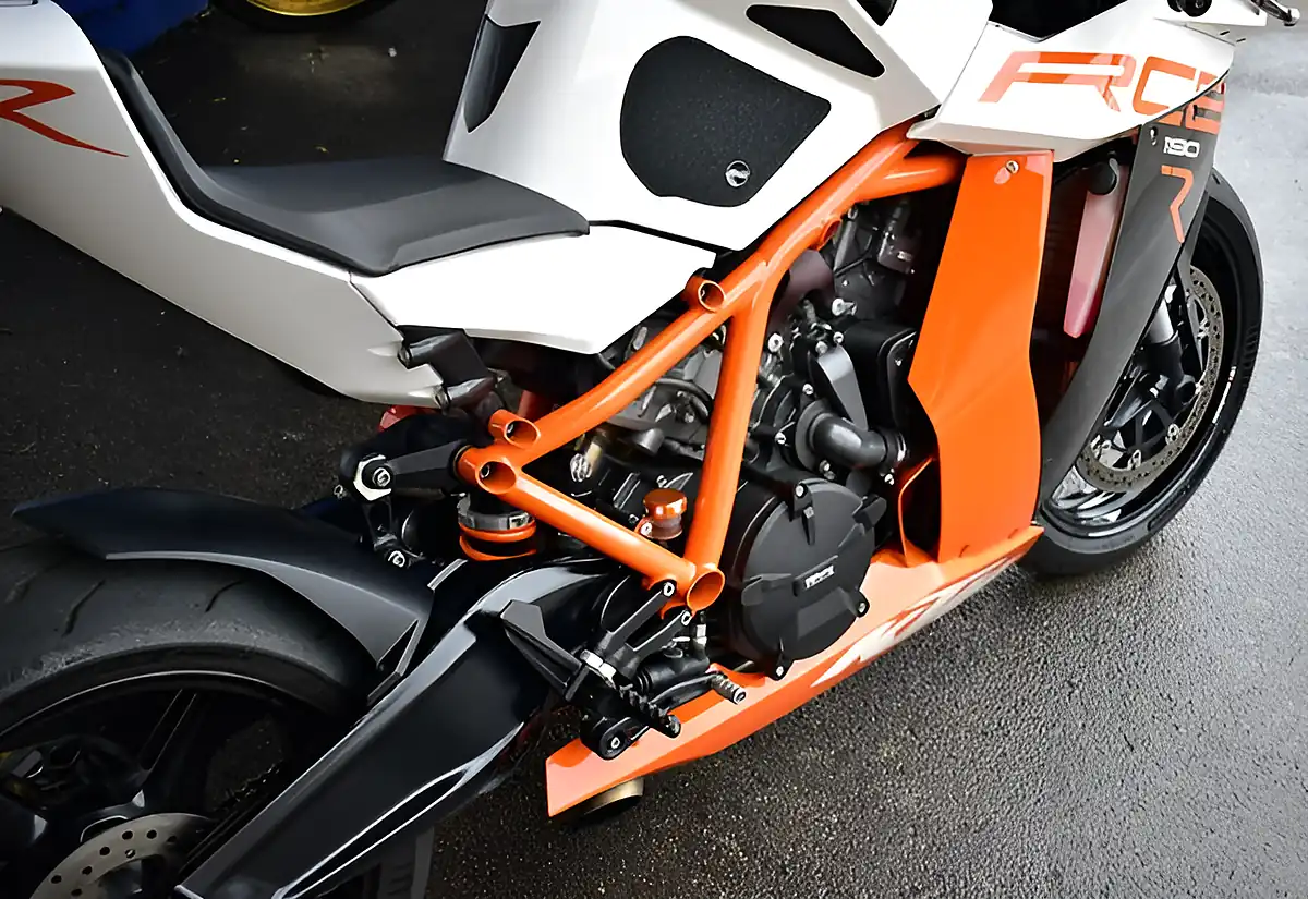 Used 2014 Ktm Rc 8 Final Edition Super Sports White - Interior and Exterior details 15