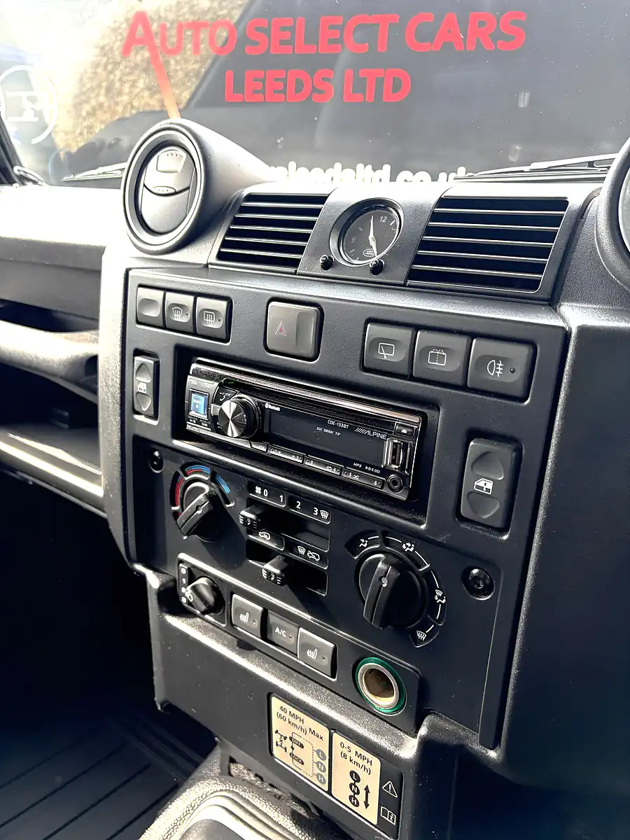 Used 2014 Land Rover Defender 110 Xs Utility Aintree Green - Interior and Exterior details 11