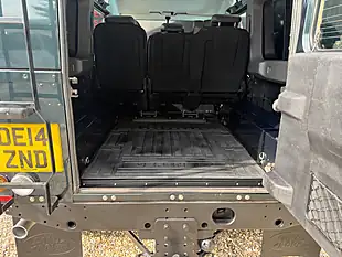 Used 2014 Land Rover Defender 110 Xs Utility Aintree Green - Interior and Exterior details 12