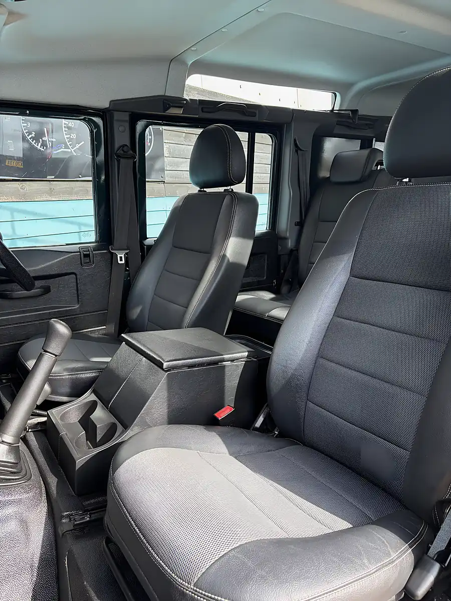 Used 2014 Land Rover Defender 110 Xs Utility Aintree Green - Interior and Exterior details 20