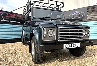 Used 2014 Land Rover Defender 110 Xs Utility Aintree Green - Interior and Exterior details 3