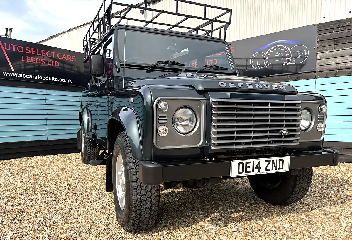 Used 2014 Land Rover Defender 110 Xs Utility Aintree Green - Interior and Exterior details 3