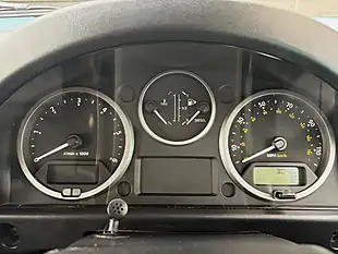 Used 2014 Land Rover Defender 110 Xs Utility Aintree Green - Interior and Exterior details 6