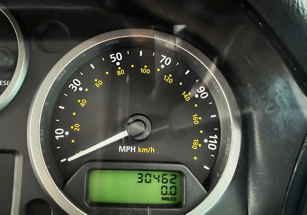 Used 2014 Land Rover Defender 110 Xs Utility Aintree Green - Interior and Exterior details 7