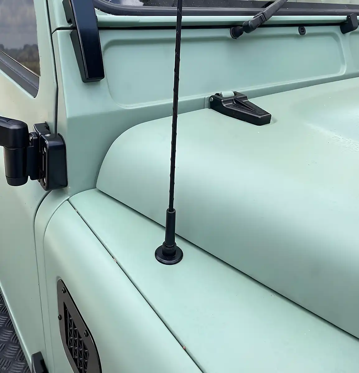Used 2014 Land Rover Defender 90 Xs Hard Top Pastel Green - Interior and Exterior details 10