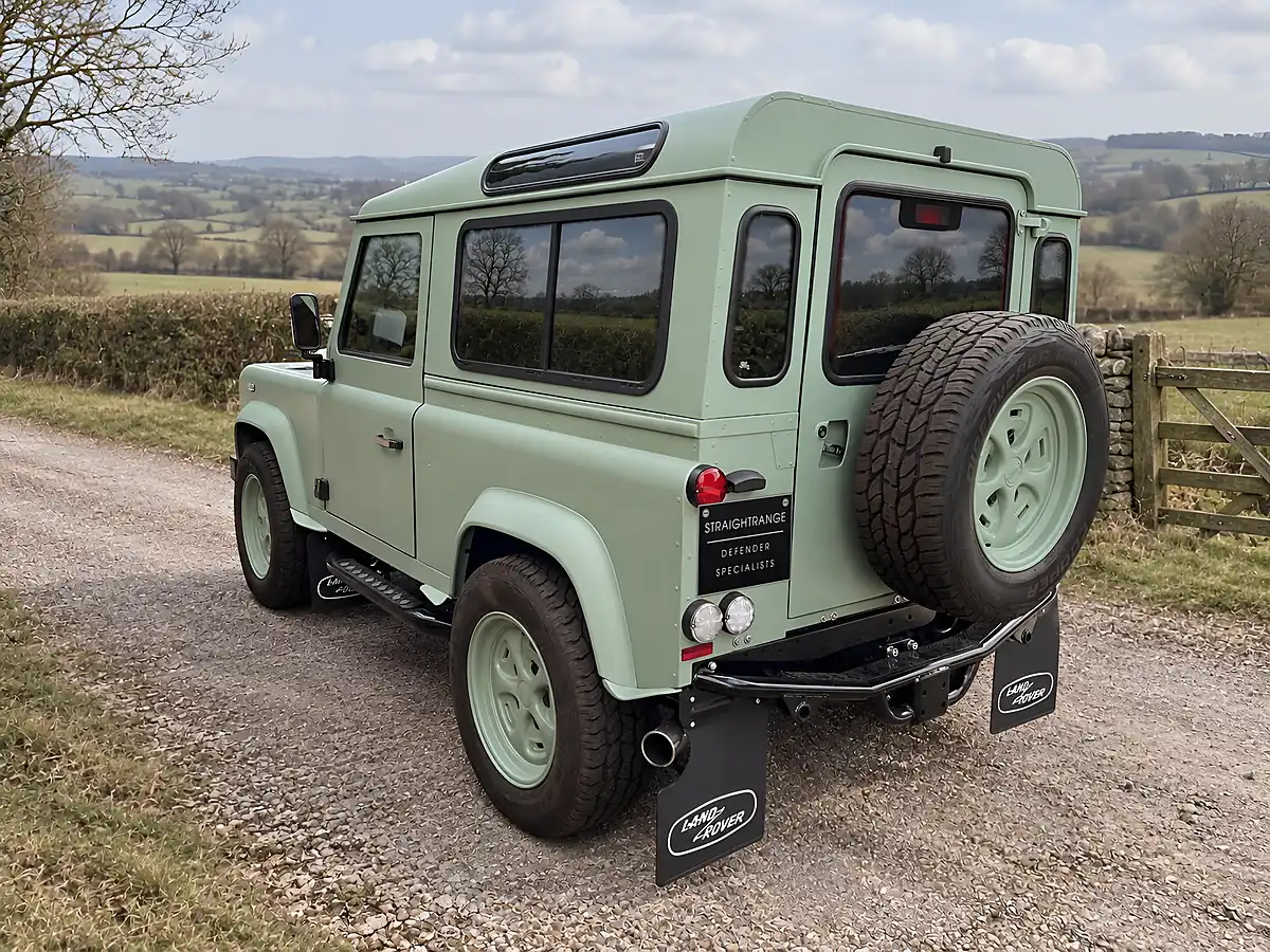 Used 2014 Land Rover Defender 90 Xs Hard Top Pastel Green - Interior and Exterior details 3