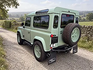 Used 2014 Land Rover Defender 90 Xs Hard Top Pastel Green - Interior and Exterior details 7